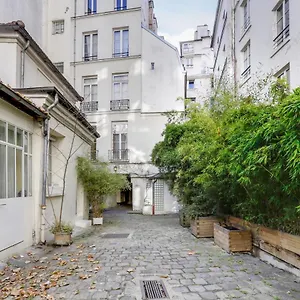 Montorgueil/ Rue Saint Sauveur Paris